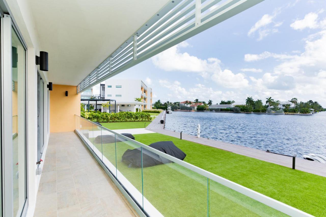 One Canal Point George Town Exterior foto